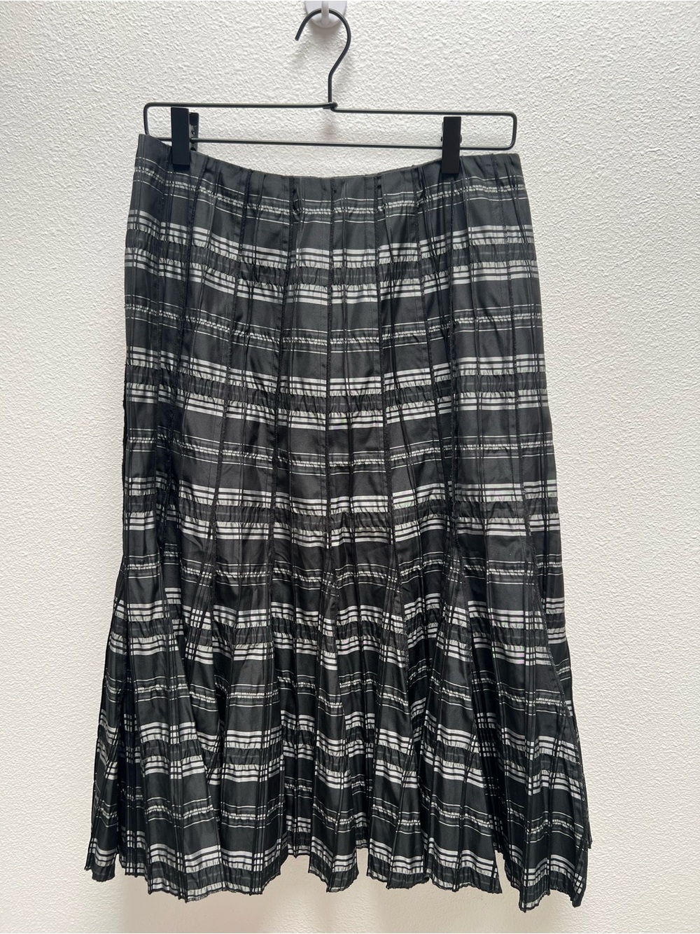 Carlisle Vintage black and gray plaid pattern pleated skirt size 8